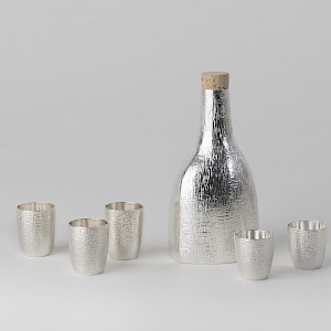 Eaux de Vie 3 and Liquor Cups, 2021
Silver 925
76 x 76 x 142 mm and
40/44 x ∅ 33 mm
Private collection
Photography Knud Dobberke