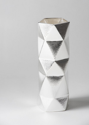 Pentagon, Vase, 2016
Silver 925
207 x Ø 77 mm
Galerie Latham, Genève
Photography Knud Dobberke