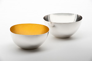 Twin Bowls, 2010
Silver 925, hot gilded 
138 x 100 x 72 mm
135 x 105 x 70 mm
Private collection
Photography Knud Dobberke