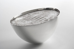 Chladni Bowl Large, 2005
Silver 925, steel
300 x 400 x 210 mm
Photography Christopher Gmuender