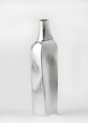 Carafe, 2023
Silver 925
79 x 65 x 270 mm
Photography Knud Dobberke