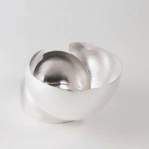 Vessel, 2024
Silver 925
325 x 235 x 180 mm
Photography Knud Dobberke