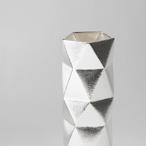 Barbara Amstutz Silversmith Vase Pentagone_Fünfeck, Photo Knud Dobberke