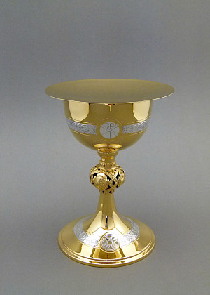 Primizkelch und Patene, 20. Jahrhundert
Silber 925, feinvergoldet
Ø 104 x 190 mm, Ø 144 x 4 mm
Reparatur
Foto Barbara Amstutz