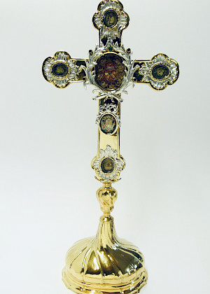Reliquienkreuz, 18. Jahrhundert
verschiedene Metalle, teilvergoldet
230 x 500 mm
Restaurierung
Foto Barbara Amstutz