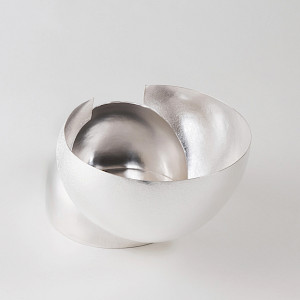 Vessel, 2024
Silver 925
325 x 235 x 180 mm
Photography Knud Dobberke