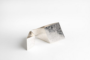 Vase, 2026
Silber 925
180 x 170 x 103 mm
Foto Knud Dobberke